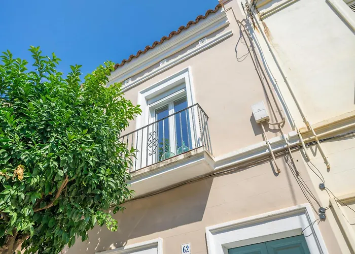 Homeholidaysrentals Arlene *